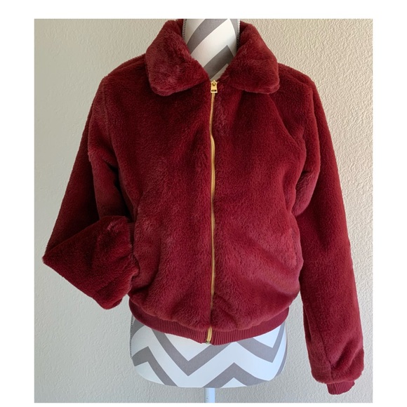 Excellent pre-owned super soft plume color faux fur 2 side pockets zipper jacket - Picture 2 of 9